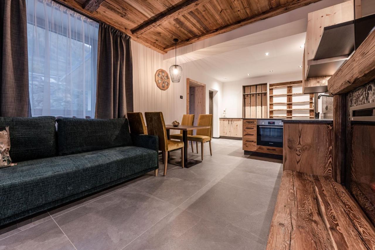 Nidaris - Luxury Private Spa Suites มาเล ภายนอก รูปภาพ
